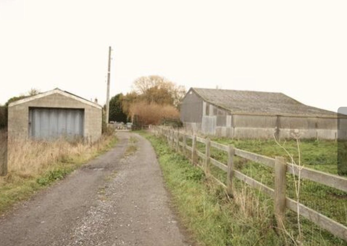 chainsaw_carvin's tweet photo. We are Looking for land for our sculpture and sawmill business, bare or with buildings, anything considered. Must be rural due to chainsaw noise and best located in beds, bucks or Herts preferably. A barn would be beneficial to use as a workshop. To purchase only. No renting. https://t.co/3PeeP43nmQ
