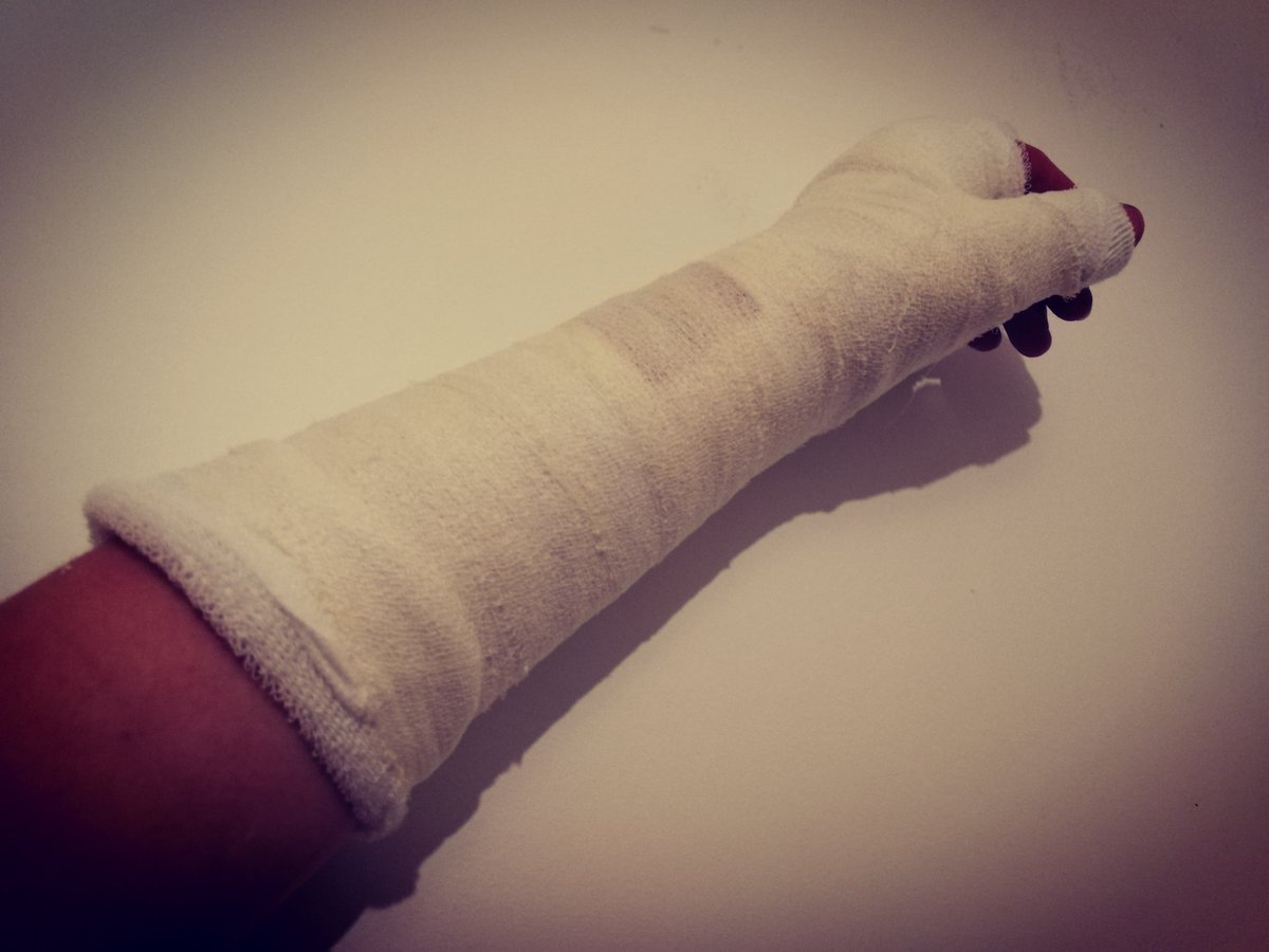 nineviaene's tweet photo. Message to #MontVentoux : See you in 1⃣3⃣ days, you better be good to me!
#wrist #knee #injury #motivation #believe #NeverGiveUp #innerStrength #determination #FallDownSevenTimesStandUpEight #KlimmenVoorKakuma https://t.co/1ahjWxvvyw