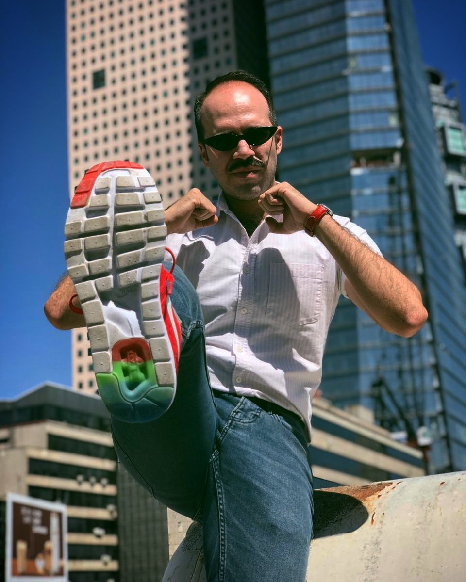 alex_bruckner's tweet photo. Be proud.

📷 @Spaceman_Moon

#GayPride #GaySneakers #Kick #Junio #June #AnzuresLand #TorreMayor #ChapultepecUno #Rooftop #CiudadDeMéxico #Etc #yAsí https://t.co/SzCLldRfQz