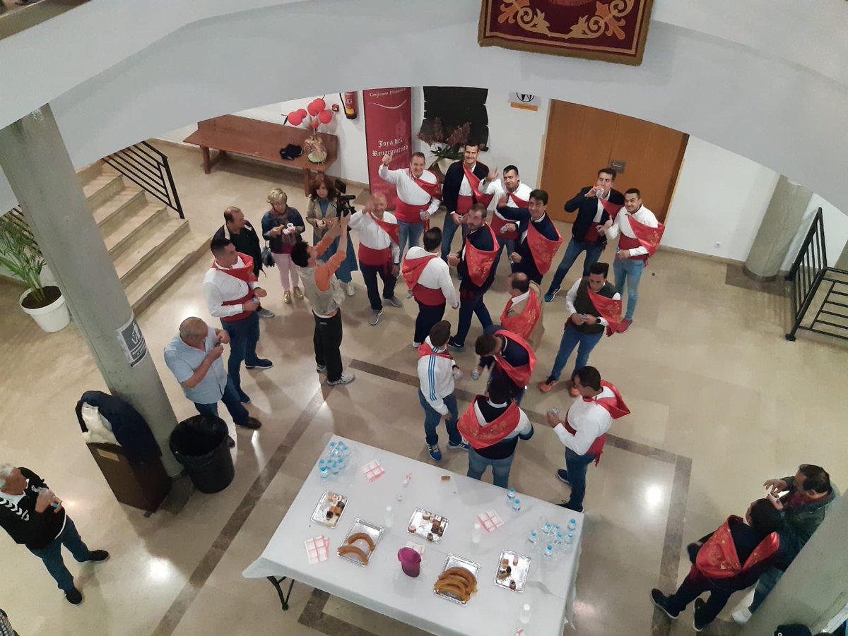 ¡Feliz Día de Rus y Felicidades a todas las que llevan el nombre de nuestra patrona! Arranca el Día de Rus con el tradicional desayuno con los portadores de la virgen y la cruz en el Ayuntamiento. #SanClementeEsTradición #SanClementeEsDevoción #SanClementeEstáDeModa