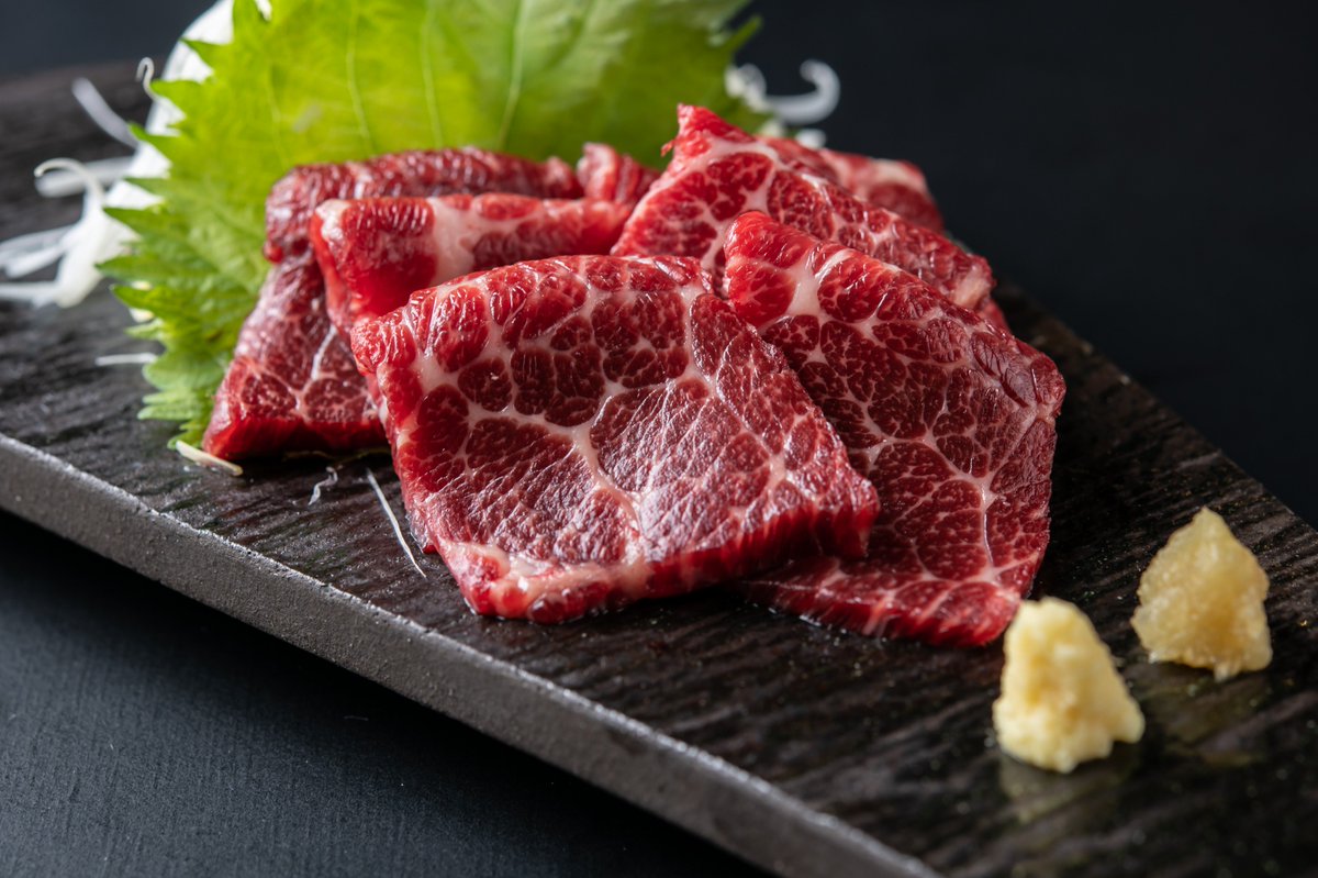 まだん お初天神店 Twitter પર 熊本県馬肉専門店 菅乃屋 まだんお初天神店 こだわり厳選した素材を使用 口の中でとろける旨味は絶品 鮮馬刺し桜ユッケ 1 080円 霜降りトロ馬刺し 1 680円 桜ユッケ 馬刺し 焼肉 韓国料理 T Co Jixctph1od