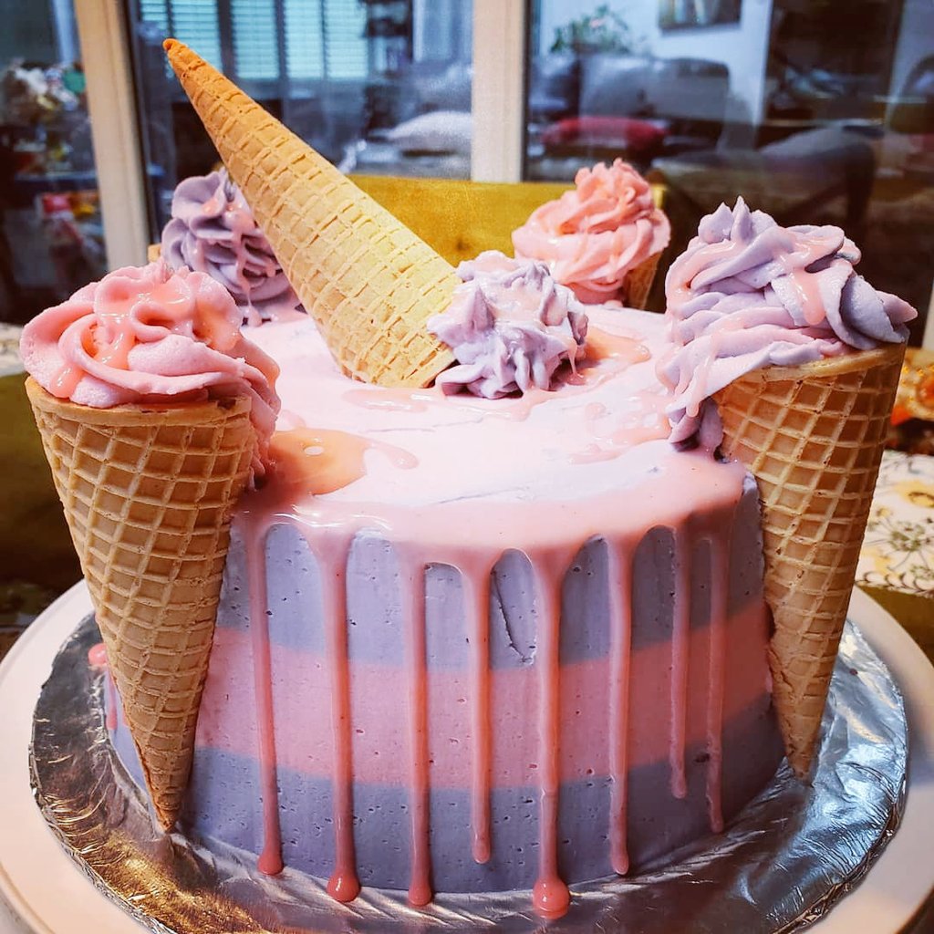 SugarHighEP's tweet photo. The finished product of the perfect summer cake 🍰🍨
.
.
.
Just got back from España and back on my grind. Don't forget father's day this coming sunday!👨🏽Order you dad's favorite dessert with me!
#SugarHighEP #ElevatedSweets #KeepItLocalEP #IceCream #DripCake #Yum https://t.co/wNeyQ8Yqzq