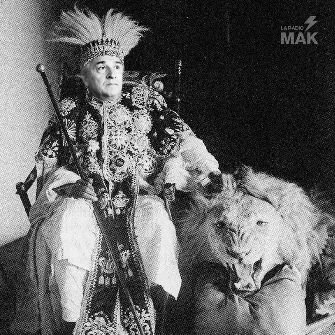 rinconet's tweet image. Mauricio Macri aprovecharía la victoria de Gerardo I, visir de la Puna, León de Tilcara, Orgullo Radical y Azote de Dios para relanzar el Plan Belgrano: ambos mandatarios inaugurarían las nuevas mazmorras de Alto Comedero.