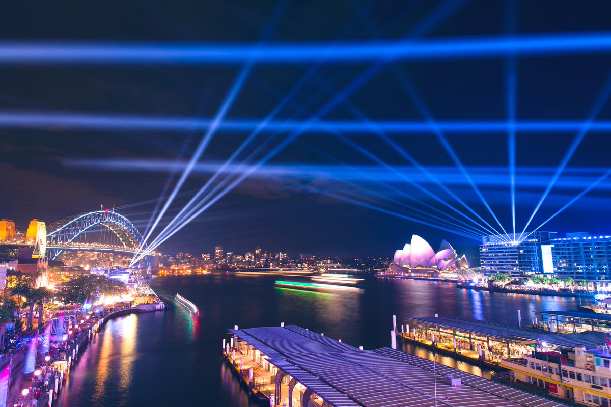 benjaminkcuevas's tweet image. 📷: Capturing #VividSydney last night.