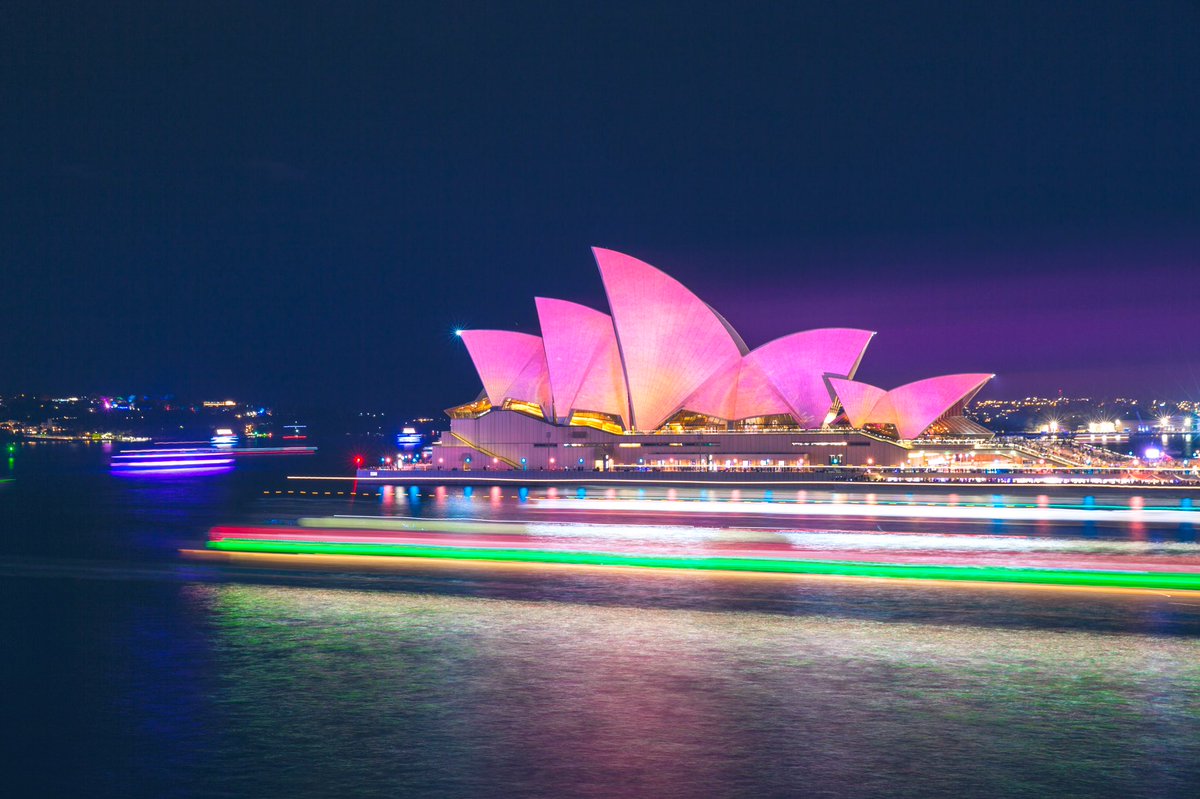 benjaminkcuevas's tweet image. 📷: Capturing #VividSydney last night.