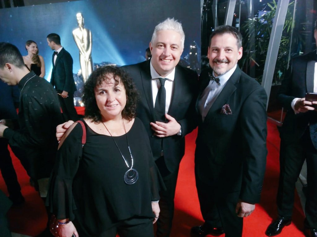 DrCormi's tweet photo. Ya en la #AlfombraRoja de los #MartinFierro2019 @Veronxveron @marianopeluffo y @gabybutu en representación de todo el equipo de @cuestiondepeso @CanalNetAr https://t.co/GFmxIiA7fH