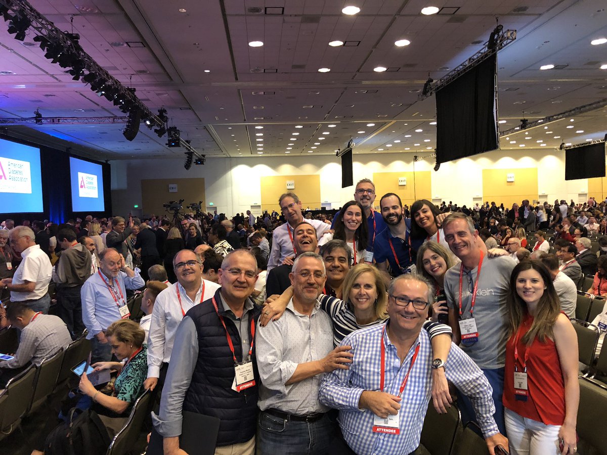 DiegoBellido2's tweet image. Momento con mucho encanto. Esperando el comienzo de la presentación de #REWIND en #2019ADA