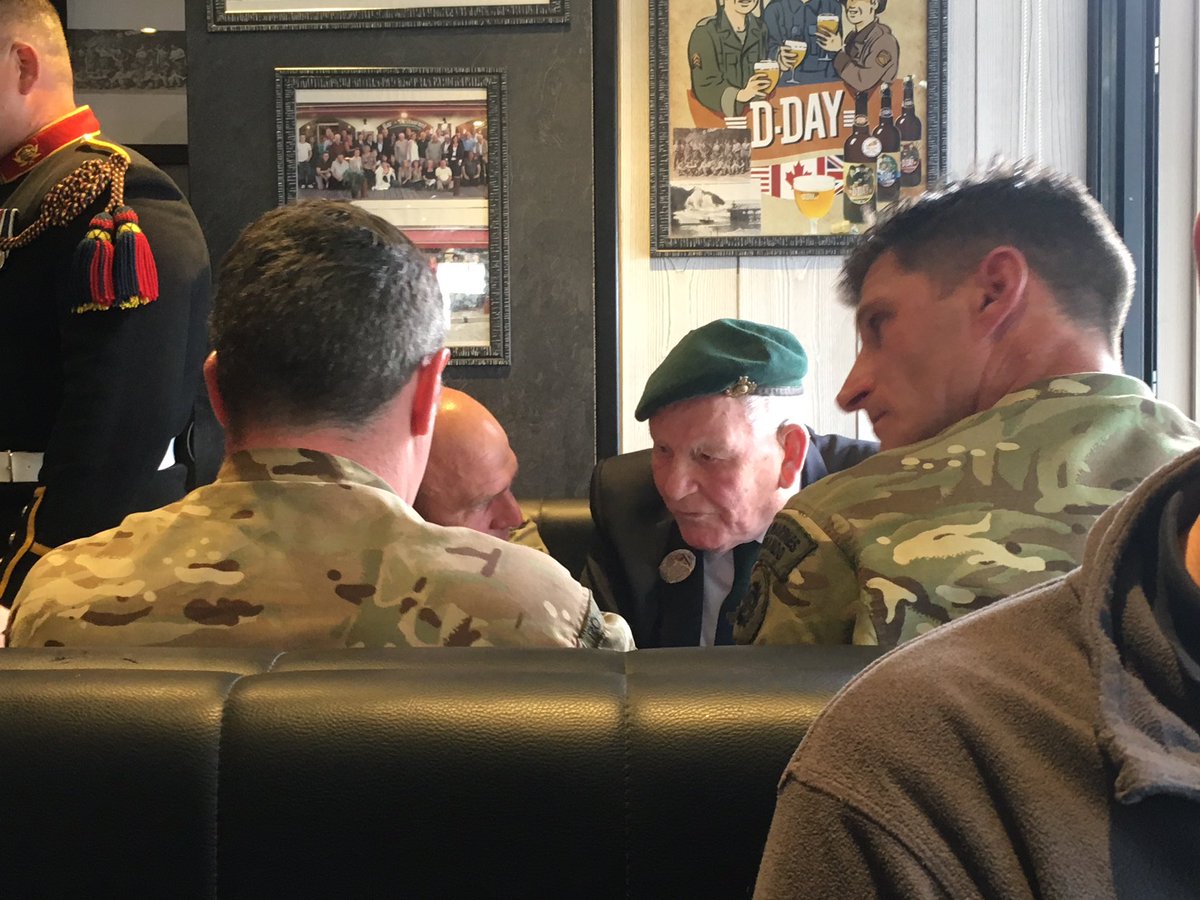 47_commandos's tweet image. His beret is original and 77 years old. His cap badge was issued under King George VI #47RMC #MarkPacker he came to the 70th DDay commemorations and was finally persuaded back for #DDay75 #Hero