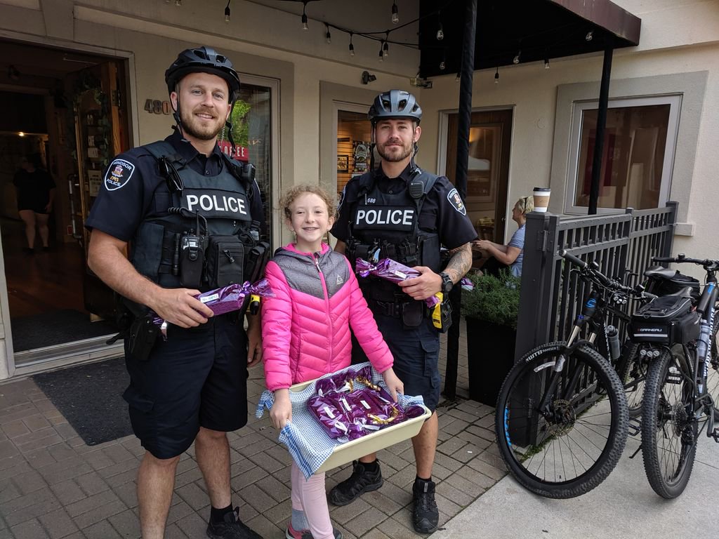 DWFarmersMarket's tweet image. Shaughnessy, our Junior Assistant General Manager, thanked @WindsorPolice Constables Cox and Gratton with her famous homemade apple cake. The increase in police presence at our market and downtown has made an impact that we've all noticed, and we're grateful!