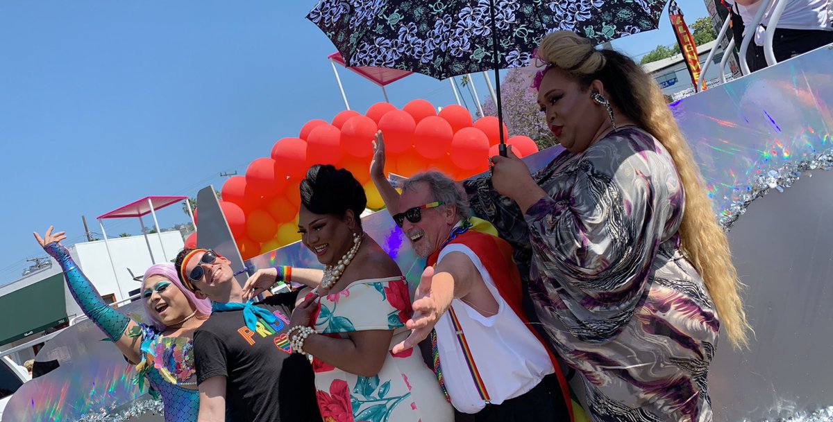 JSerrano1luv's tweet photo. All Routes Lead to Love!🌈♥️💛💚 #LAXPRIDE @weareunited @Auggiie69 https://t.co/HbNzBgOqF0
