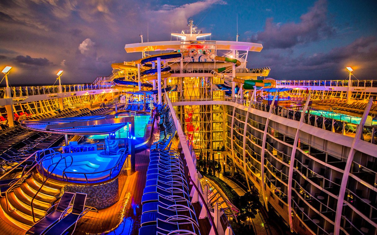 RoyalCaribbean's tweet image. Time to get glowing.
📸: Jason L.