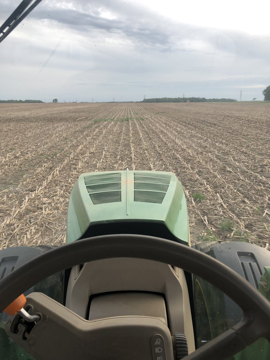 McFarms_15's tweet photo. Strip-plant-repeat on the row soybeans #fencerows #controltraffic #conservation #plant19 @kjanoska https://t.co/2Nd9iwLyTo