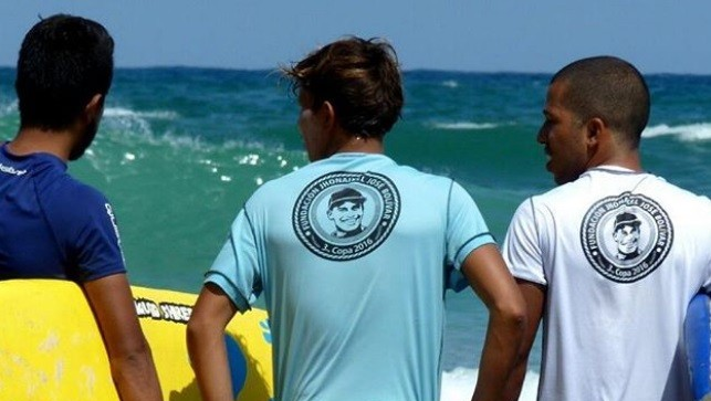 Venezuela180deg's tweet photo. #NewStory: After Kimberly's son died in an accident while surfing, she couldn't bear to be by the sea, but eventually she turned her grief into a surf #school foundation that helps disadvantaged children in La Guaira, #Venezuela 
https://t.co/CyJTF7GYZ9
@fundajhonaikel https://t.co/0tnvEJ4JAM