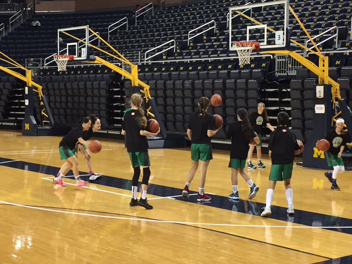 bmarenchin's tweet photo. Another great day for @swfbasketball @umichwbball #weenjoytheprocess #wegiveenergy 🌲🌲🌲#runforsouthwest #GoBlue Thanks to all coaches! https://t.co/eFmjnqQjcA