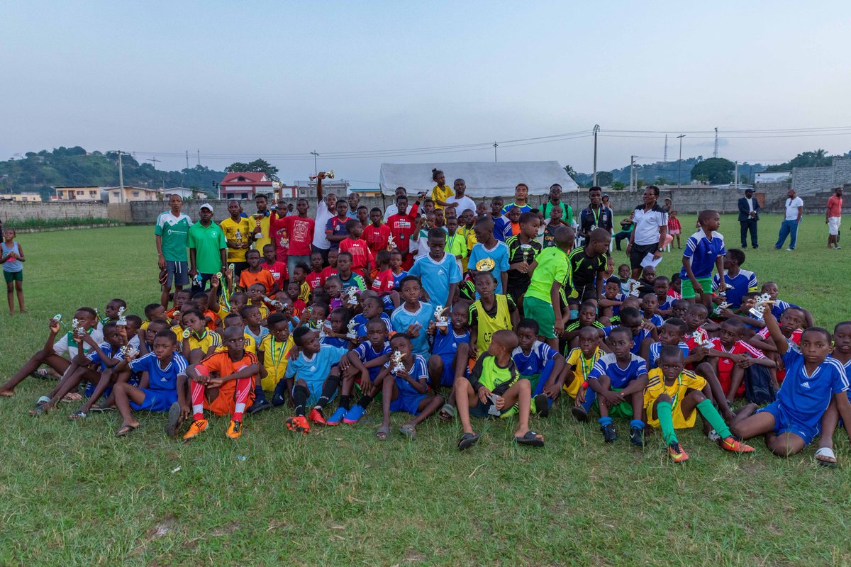 marius_ndong's tweet photo. Tournoi Marius ASSOUMOU NDONG ! 

Ce dimanche 9 juin 2019, j'ai eu la joie d'assister aux finales de la première Édition du tournoi de football U10 et U12 Marius ASSOUMOU NDONG, au stade de Sibang. Ce challenge est de FGD. 

Félicitations à Malachy, mon équipe de coeur ⚽️🤩 https://t.co/xqV2EkbQq6