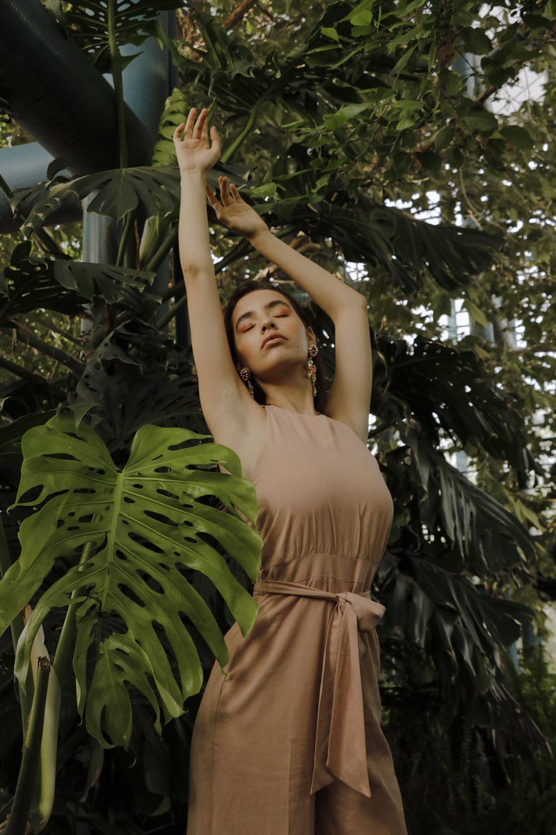 karlaRa_'s tweet image. Quisiera hacer editoriales en la naturaleza siempre 🥺🧡 #editorial #modamx #fashionphotography #nature #earth