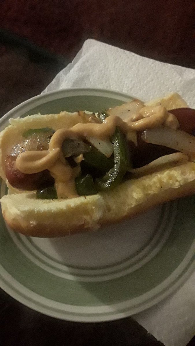 DhaConceitedOne's tweet photo. Small Appetizer π Grilled Sausage wit Onions & Peppers. #BaeCameTHROUGH https://t.co/Toj2GNqo5h