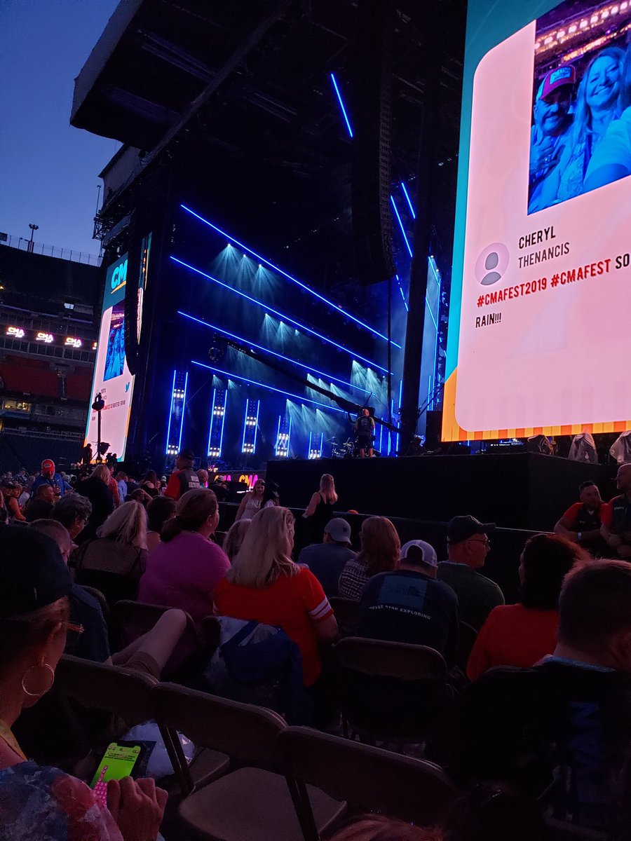 sherikg's tweet photo. #CHEVYCMA #CMAfest.   Night 4.  Next year even better seats. https://t.co/vdplV79lda