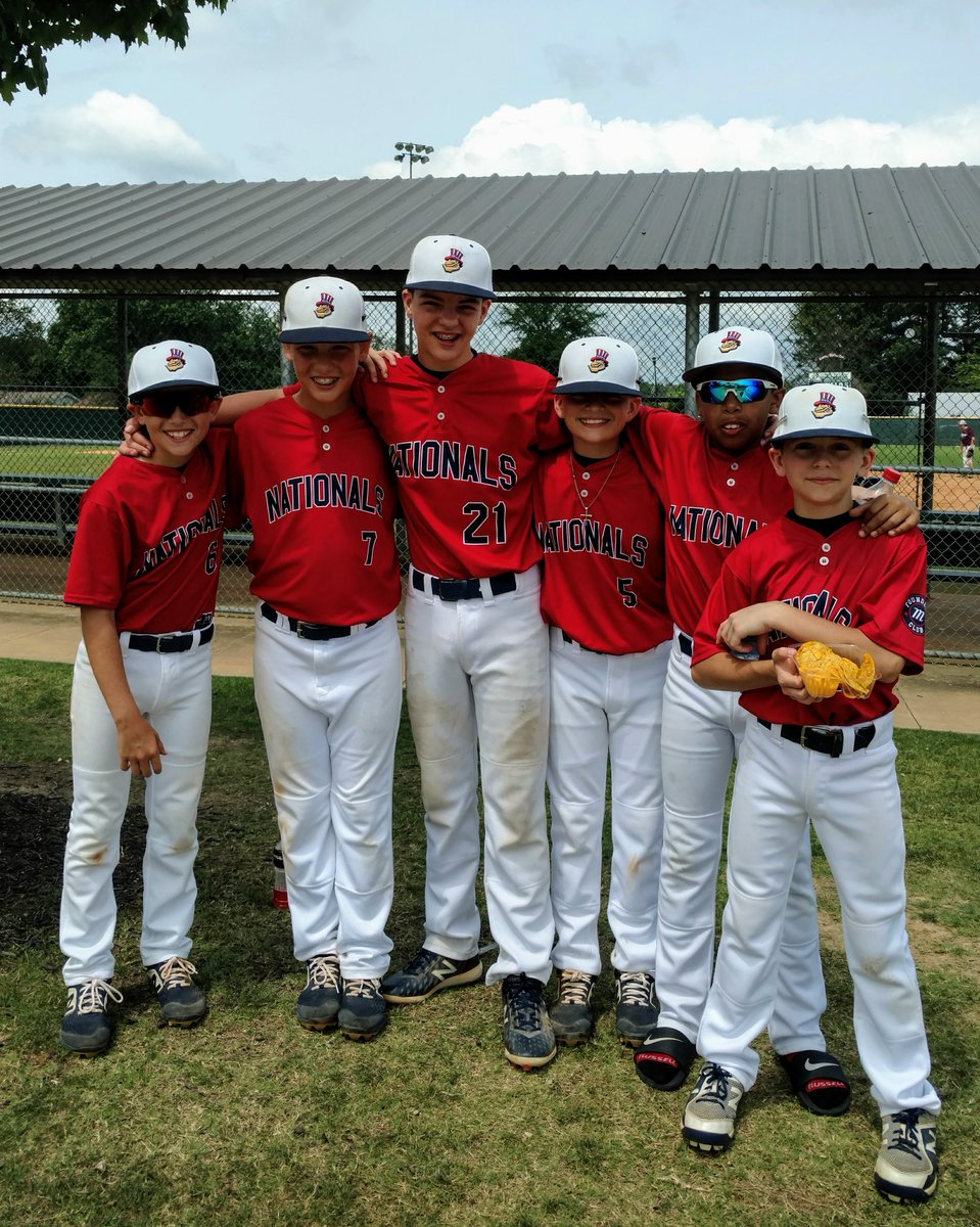 jen_myres's tweet photo. Because when you win your first game, you go check out how your younger brothers are doing! https://t.co/GBFKVln4Ah