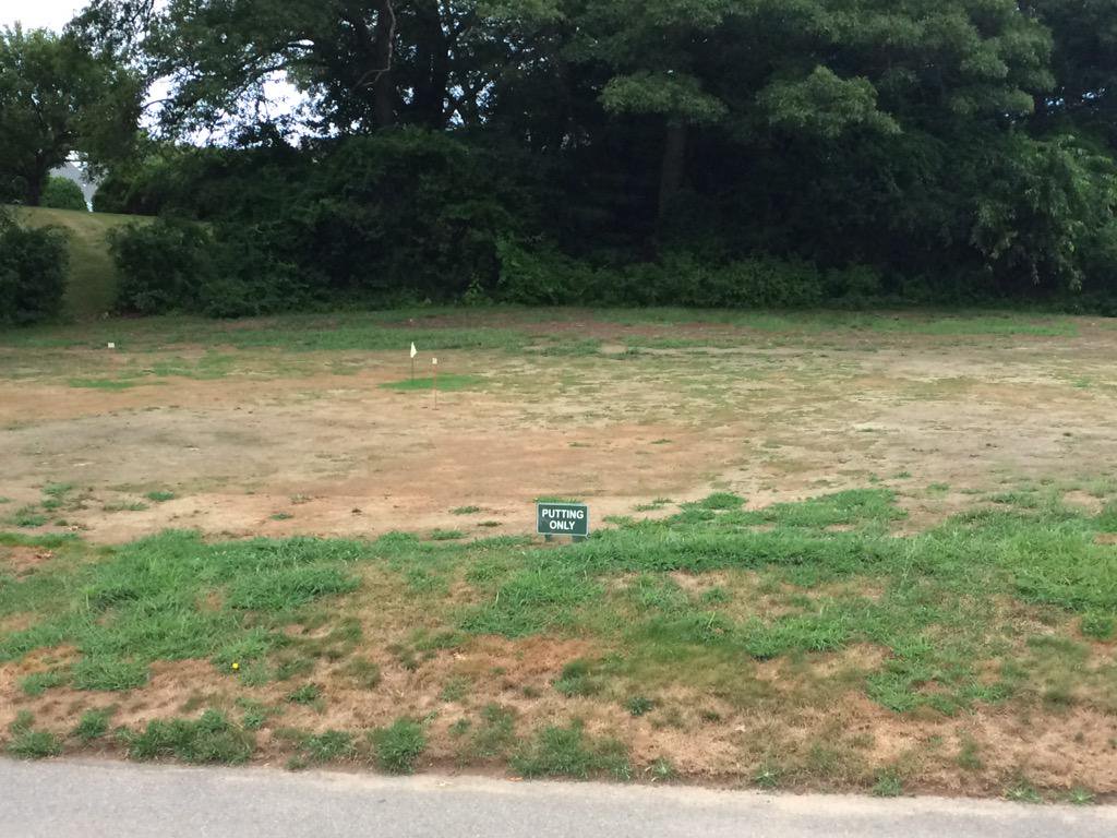 MBK22's tweet photo. @ClubProGuy Practice green looks amazing at the learning center for quickrake practice. https://t.co/9IOq8epofw