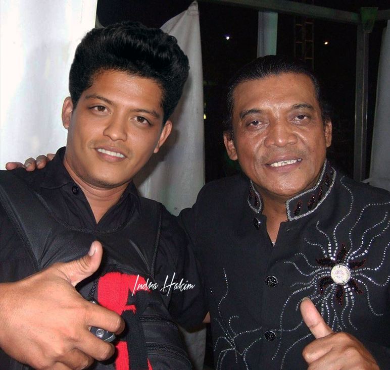 sendrapsendrup's tweet photo. Bruno Mars - When I was Your Man, feel the same Didi Kempot - Cidro. https://t.co/zUBCYPEXEt