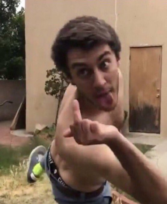 My body dysmorphia once I start feeling ok with my self image https://t.co/swfgg7bavh