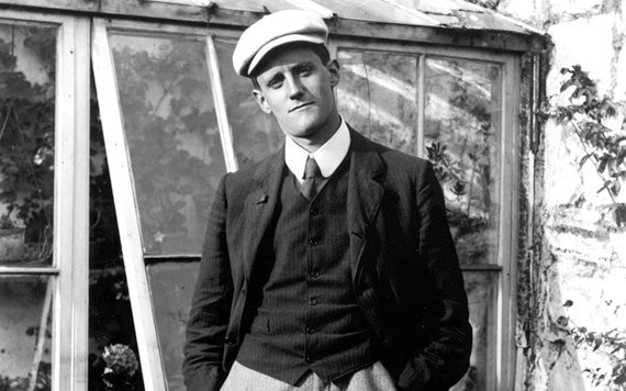  #Otd 1904: Irish author  #JamesJoyce met the love of his life, Nora Barnacle, his future muse & wife. She was born in  #Galway workhouse, worked as porteress & laundress, then as chambermaid in Dublin. 1st date was 16 June (Joyce put it in his novel Ulysses) now known as Bloomsday!