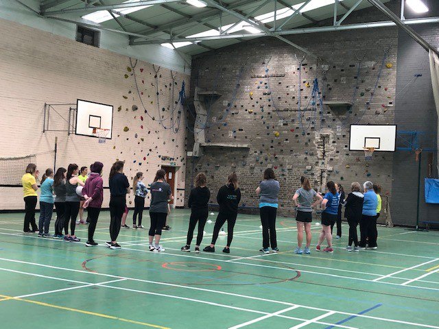 ASAberdeenshire's tweet photo. Netball Leaders Course in #Huntly
23 people attended our #NetballLeaders Award, which was held at @GordonSchools and they are now ready to go and train our future generation of netballers.
#netball #nextgeneration #developingcoaches https://t.co/4bZ90Z7psM