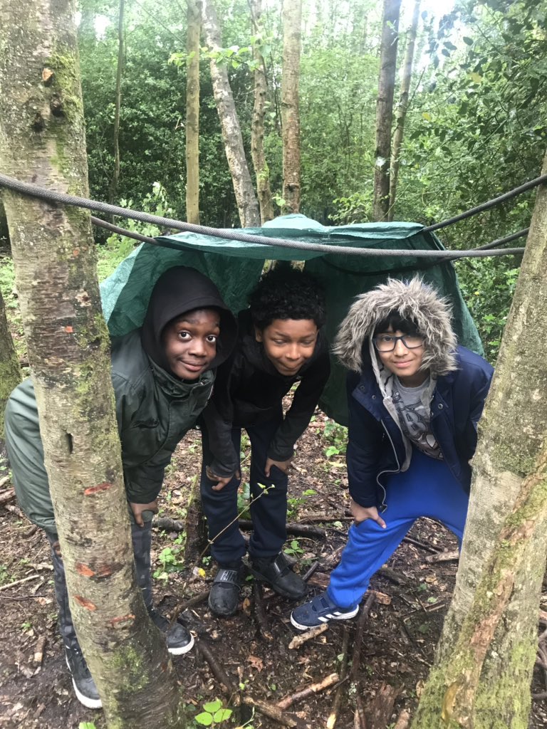 MissStewartHMPS's tweet photo. Working together to build a shelter, great job group 2! @HerbMorrPriSch @MissMHMPS https://t.co/KTwWqgQEFX