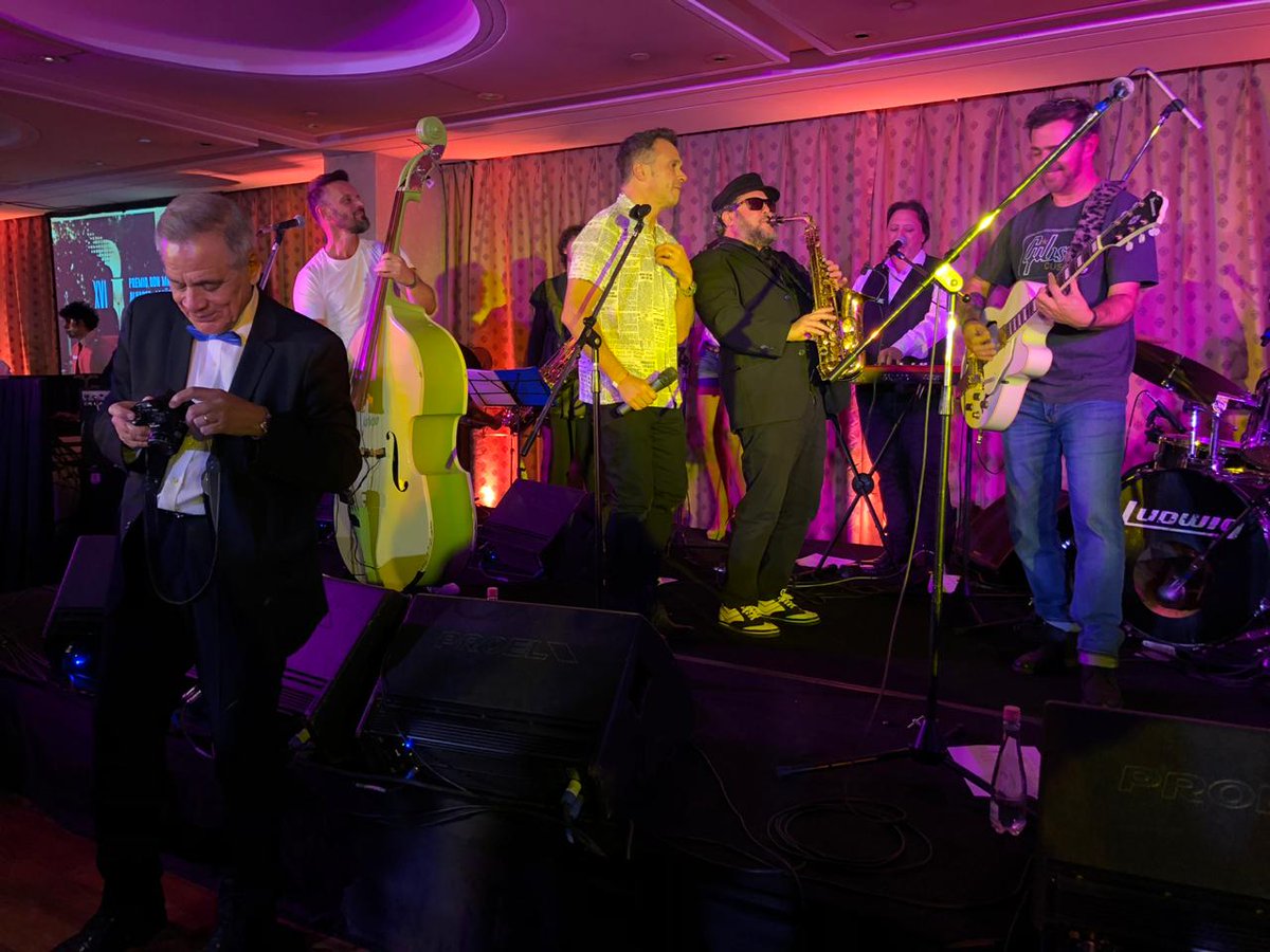 <a href="/sergiolapegue/">Sergio Lapegüe</a> toco en Mardel con <a href="/lapeband/">lapeband</a> por el día del periodista y la dejo así de chiquita... #musica #buenlunes #lapeband #mdq #show <a href="/JerryRock4/">Jerry®️</a> <a href="/HernanPalazzo/">hernan palazzo</a> <a href="/javierlbenitez/">Javier Benitez</a>