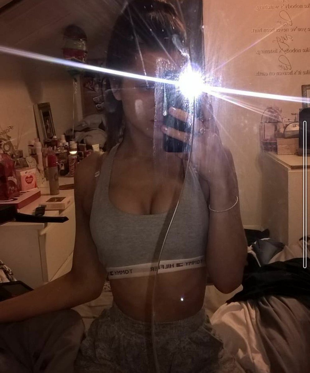 yourprincesspge's tweet photo. Wow I've just woken up and I still look better than her on your wedding day.
Send send send piggies 🐽 🤑😘

#findom #femdom #domme #paypig #cash #humanatm #findombrat #findomuk #princess #daddy #brat #teen #young #tommyhilfiger #tits #hotterthanyourwife https://t.co/BUIEGkcY3F