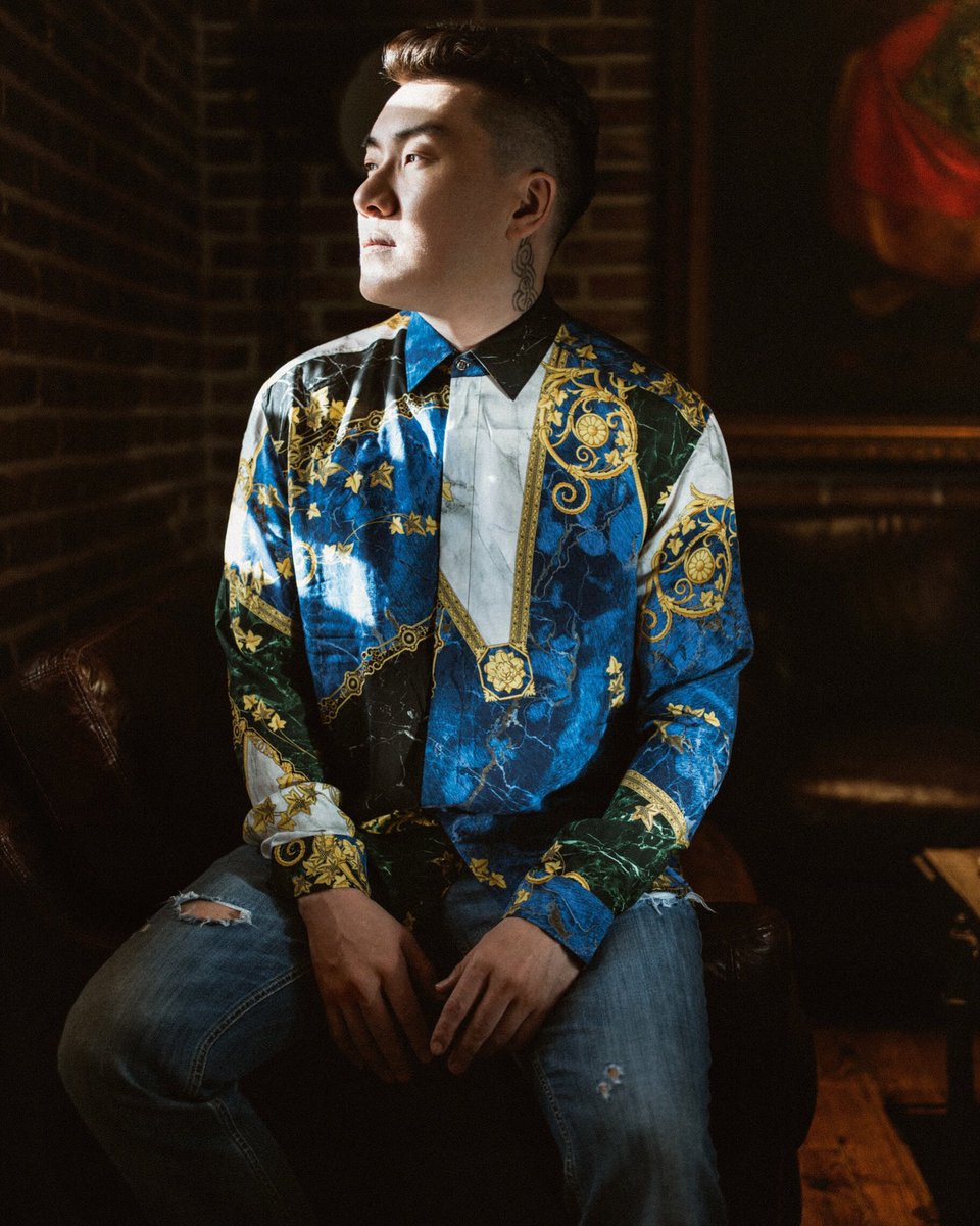 DorjsurenBold's tweet photo. photographer @blguneehiroshi #versacecollection https://t.co/8lOeQ2We3i