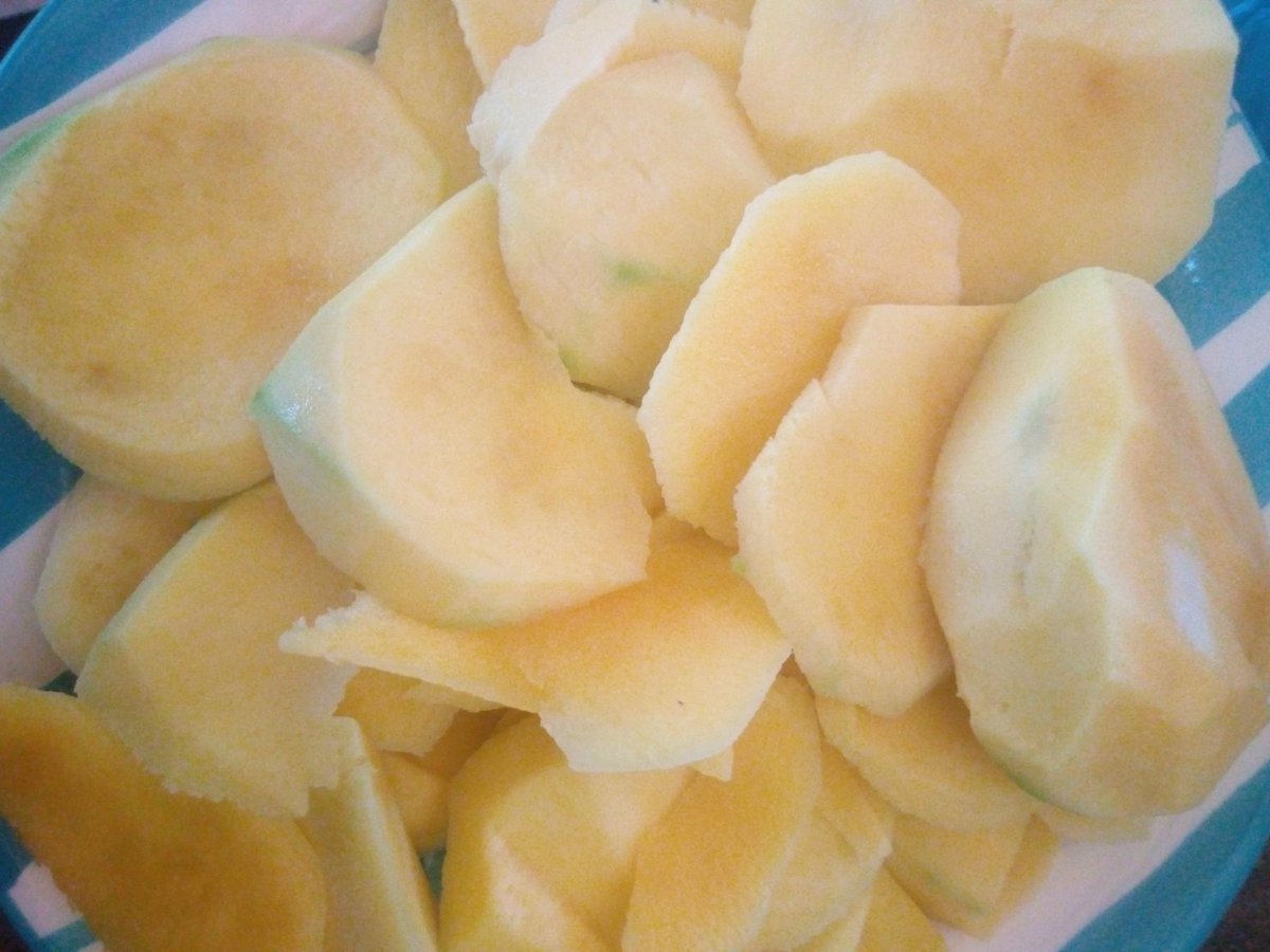 glenmariano2's tweet photo. Mangga with salt and chili powder.
#boredattack 😂 https://t.co/QGb7wNgC8Q