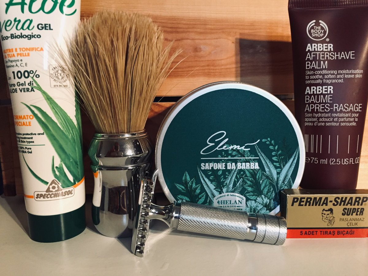 riky_76's tweet photo. Monday: always strong, but smooth too... #wetshaving #sotd #helan #genova #aloevera #omega48 #muhleR41 #bodyshop #permasharp #shavelikeaman https://t.co/gJaCkHHc3i
