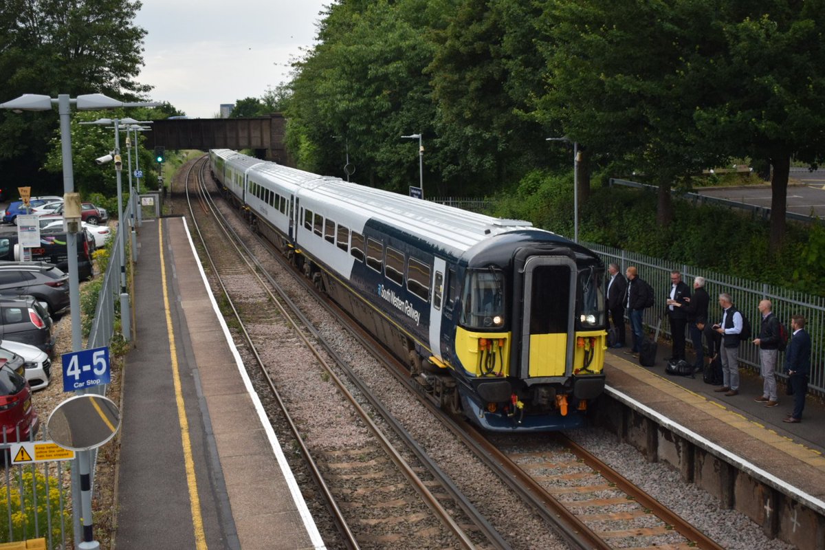 Simpson4044's tweet image. The first passenger service 442 for @SW_Help 2410 &amp;amp; 2420 on the 0628 Southampton Airport to London Waterloo. #Wessex442 #Class442 #SWR #FirstPassenger #Milestone