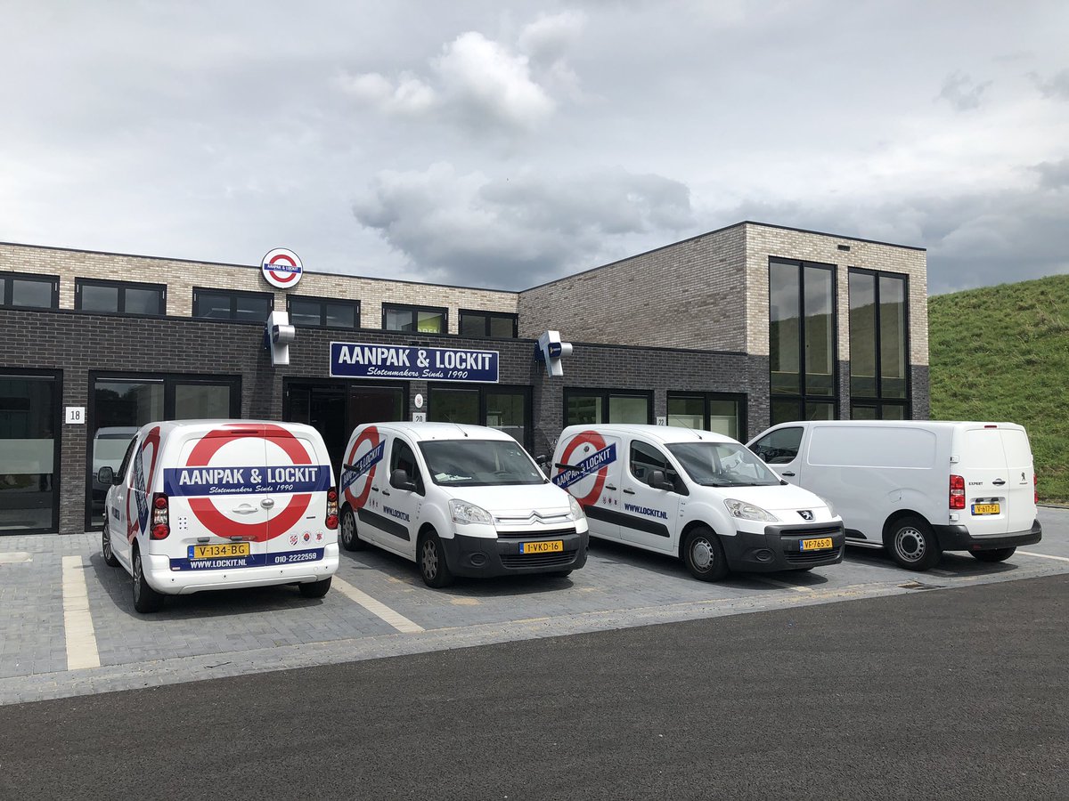 De verhuizing is achter de rug, nieuwe pand aan het Emmy Van Leersumhof 20 3059LT betrokken.