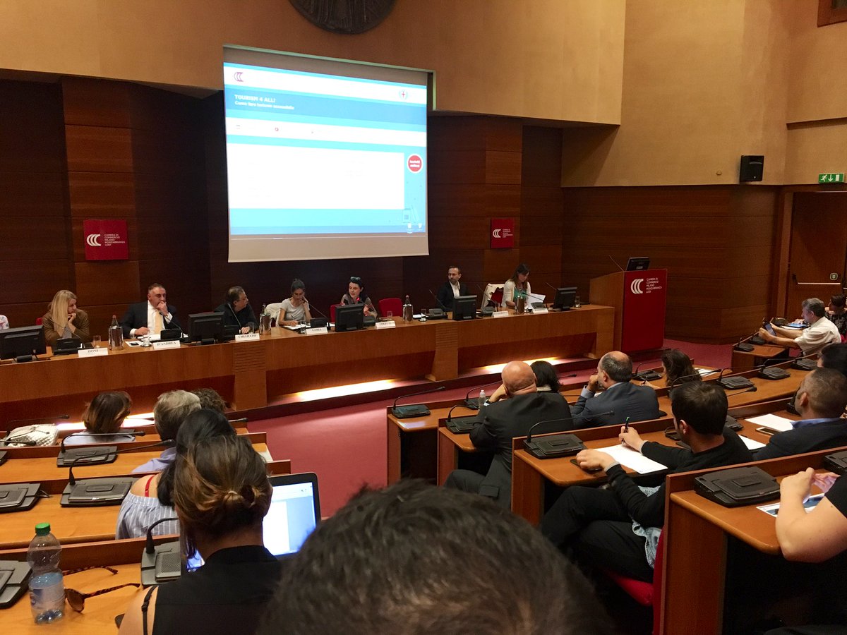 camcom_milomb's tweet image. 📢 Live da #Turismo4all
Alessandro Chiarato, #IEDMilano: #design4all, vogliamo mettere il #design al servizio della #disabilità e dell’#accessibilità. 🎯Il nostro obiettivo è trovare una risposta per qualsiasi esigenza possa avere il #cliente.