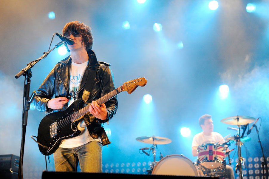 On this day in 2011, Arctic Monkeys played a hyyyuuuuge homecoming gig at Don Valley Bowl. Support came from Miles Kane, The Vaccines and Dead Sons. 

📸| Amy Brammall 

PS, <a href="/SheffCouncil/">Sheffield City Council</a> where can we get one of them t-shirts?!