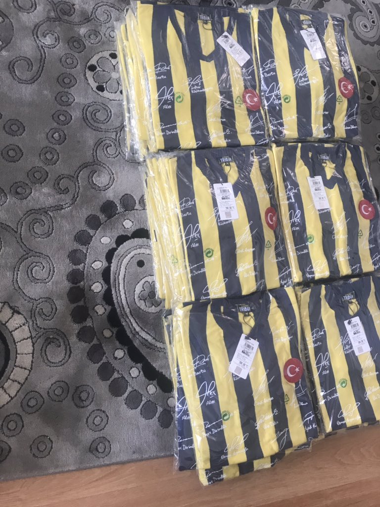 Ve efsaneler formalarımız geldi. O zaman RT yapan bir kişiye hediye :)