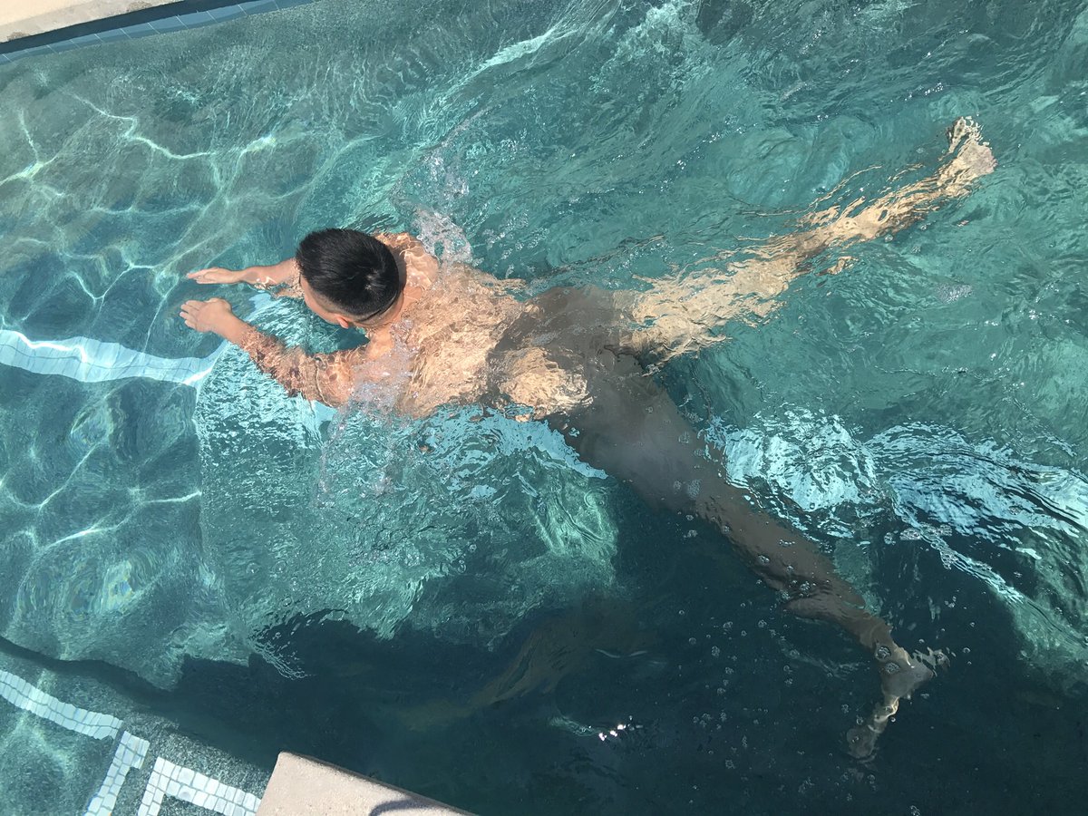 betheLeftShark tweet media