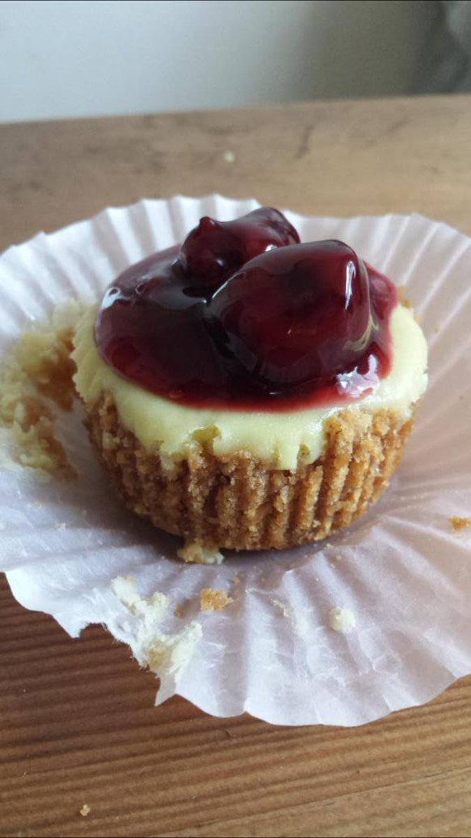 BadJesus710's tweet photo. I call these THCheesecakes. 100mg each and doesn't taste like weed at all! Eat your heart out! #gourmetedibles #homemade #CannabisBusiness https://t.co/w01CBDpgKf