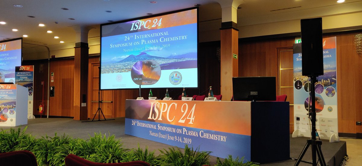 plasmarmuse's tweet photo. Je suis cette semaine avec un groupe du @LabPhysPlasmas au "International Symposium on Plasma Chemistry" à Naples. Je présente ce soir un poster sur mes travaux sur les plasmas d'iode ! #PlasmaPhysics #ISPC24 https://t.co/MhgxIs6VwT
