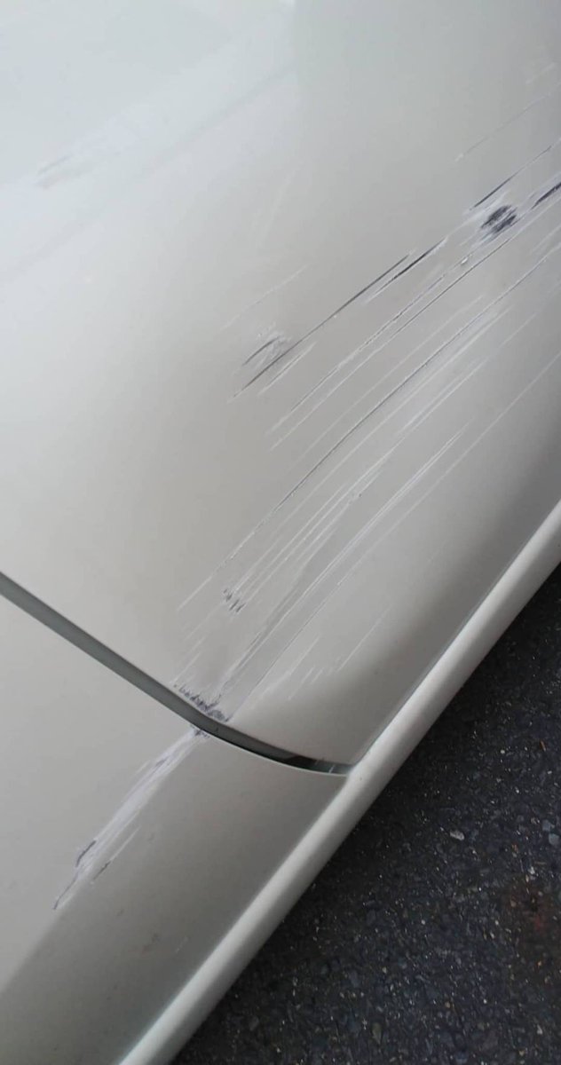 ট ইট র 諒 6 9 17 00 17 45の間 ラウンドワン伏見店平屋駐車場で彼女の車が当て逃げにあいました 彼女の車は日産ノートです 傷もすごいし ドアも結構ゆがんでます 犯人の車に跡が絶対あると思うのでなんとかして見つけたいです 酷すぎるので 拡散