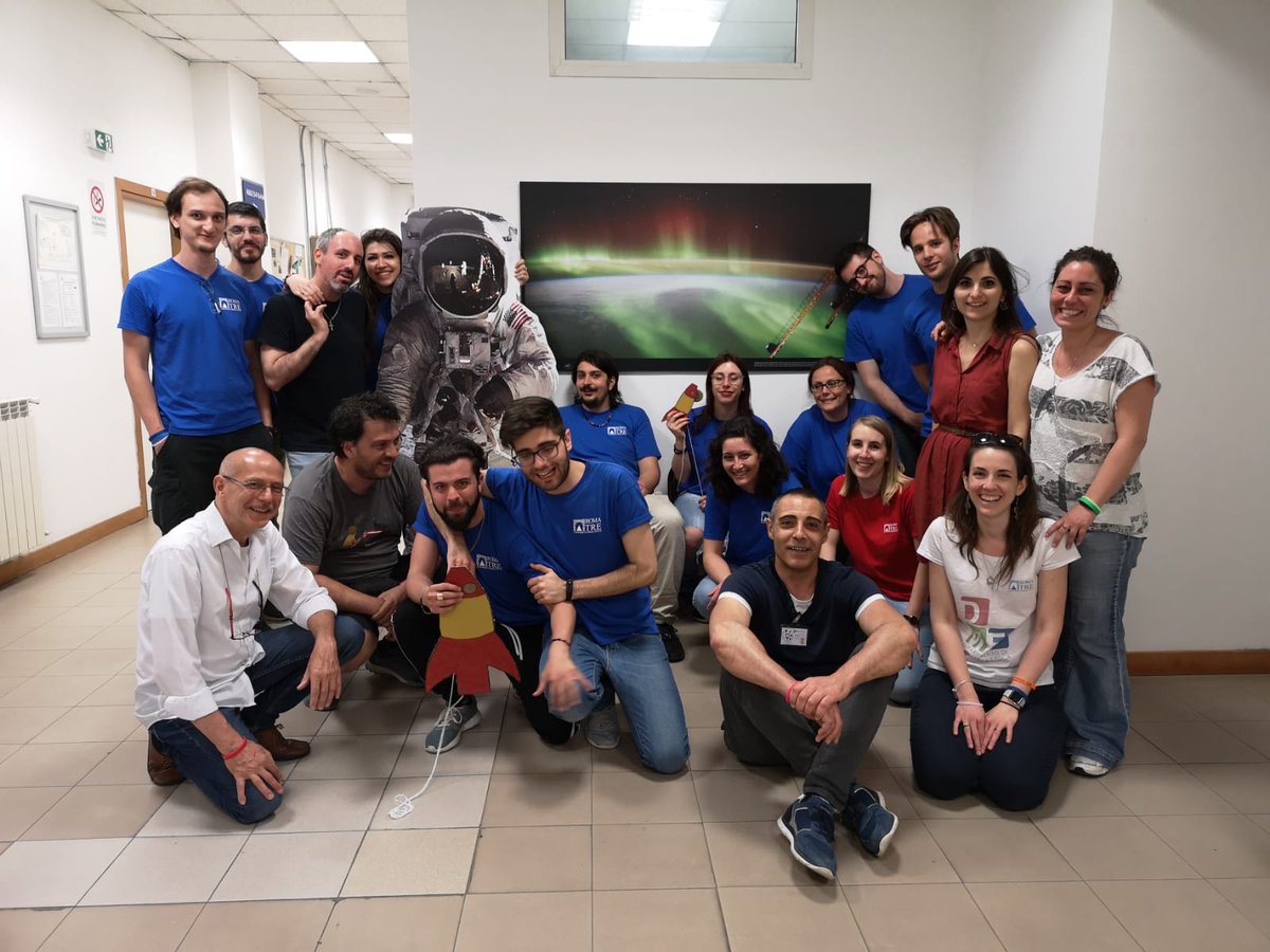 AstroGardenRM3's tweet photo. Venerdì 7 Giugno a Occhi sulla #Luna più di 1300 persone hanno condiviso con noi racconti di #scienza! Grazie e tutti quelli che l'hanno reso possibile 😍
#LunaRM3 https://t.co/IUHcmZjh0N