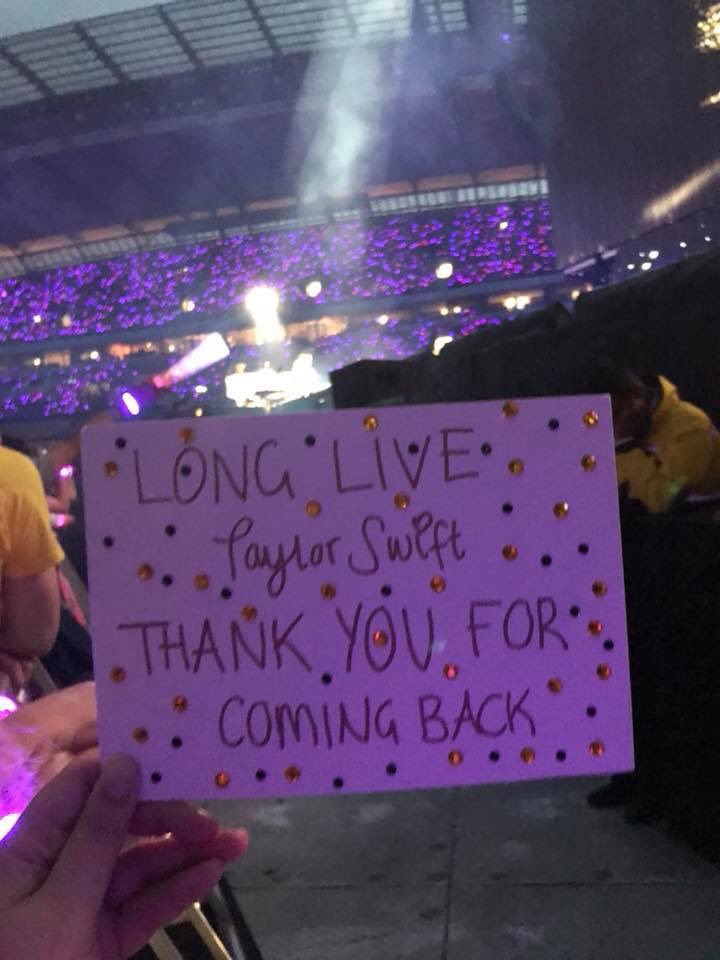 loretta_jane13's tweet photo. So a year yesterday, @taylorswift13 saw me holding this sign and looked me dead in the eyes 💖 #reptourmanchester https://t.co/uPVYhqkngE
