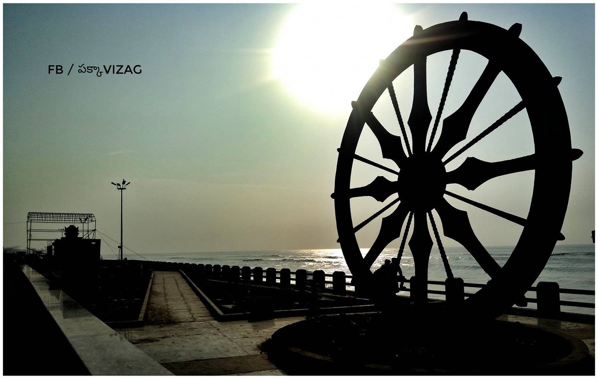 travelmonkeyin1's tweet photo. beautiful view at #RKbeach #Vizag , stunning #climate , amazing #photography by #pakkavizag #pavan , #AndhraPradesh #India #travel #vizag #arakucoffee #borracaves #travelblog #budget #blog @Tourism_AP @APTDCofficial vizag budget travel blog 🙏
https://t.co/z9eRe9o5th https://t.co/4nOUsV2ECH