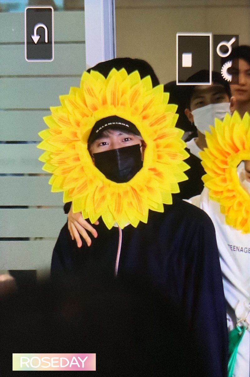 roseday1204's tweet photo. 20190610 인천입국 프리뷰 #진 #석진 #JIN #방탄소년단 #BTS⁠ @BTS_twt https://t.co/wi7fYzOmU3