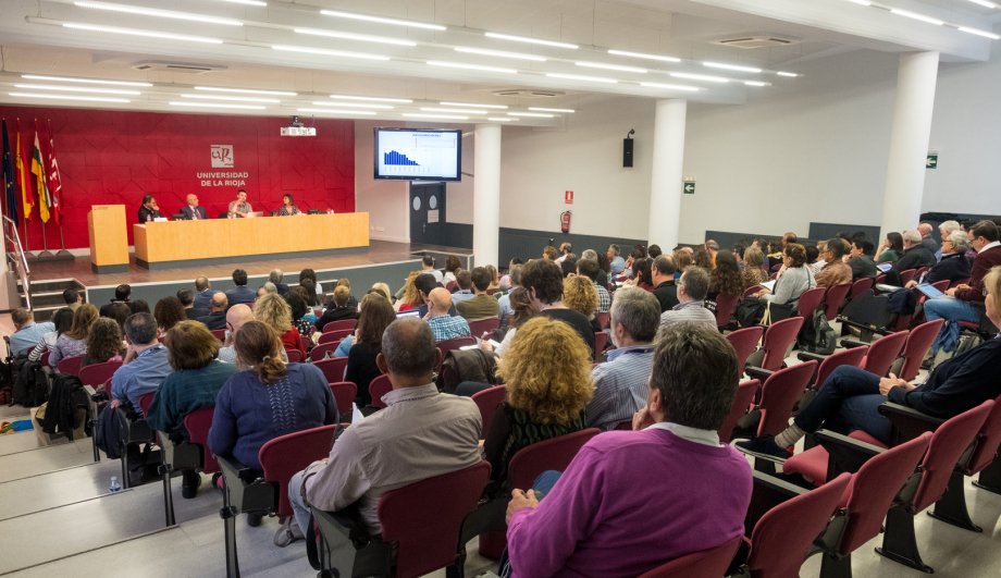 xercode's tweet photo. 💬📚 Disponibles las presentaciones, fotos, vídeos y reseñas de la 9ª Conferencia Internacional sobre Revistas de Ciencias Sociales y Humanidades
🏷️#crecs19
👉@dhoy_web @dialnet
🔗https://t.co/r6HjqPm6kf https://t.co/FHbkAUq7Y7