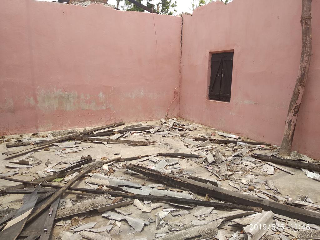 biswajitmohanty's tweet image. #CycloneFaniUpdate School buildings extensively damaged in Gop block of Puri dist. Am surprised that this school set up in 1993 still had asbestos roof. Amazed by the huge number of non pucca roof schools that still exist in this flood and  cyclone prone dist