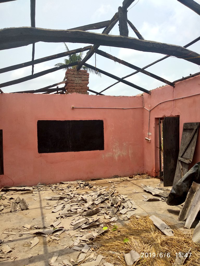 biswajitmohanty's tweet image. #CycloneFaniUpdate School buildings extensively damaged in Gop block of Puri dist. Am surprised that this school set up in 1993 still had asbestos roof. Amazed by the huge number of non pucca roof schools that still exist in this flood and  cyclone prone dist